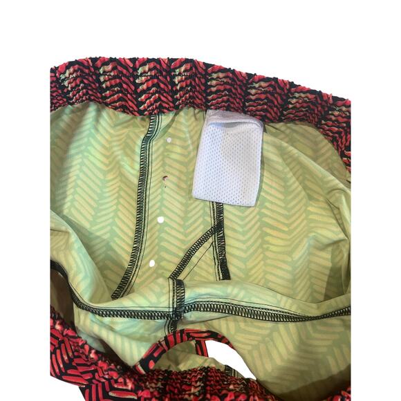 Under Armour Hydro UA HeatGear Shorts Women's Size XL Fitted Swim 2" inseam NEW - Picture 9 of 11